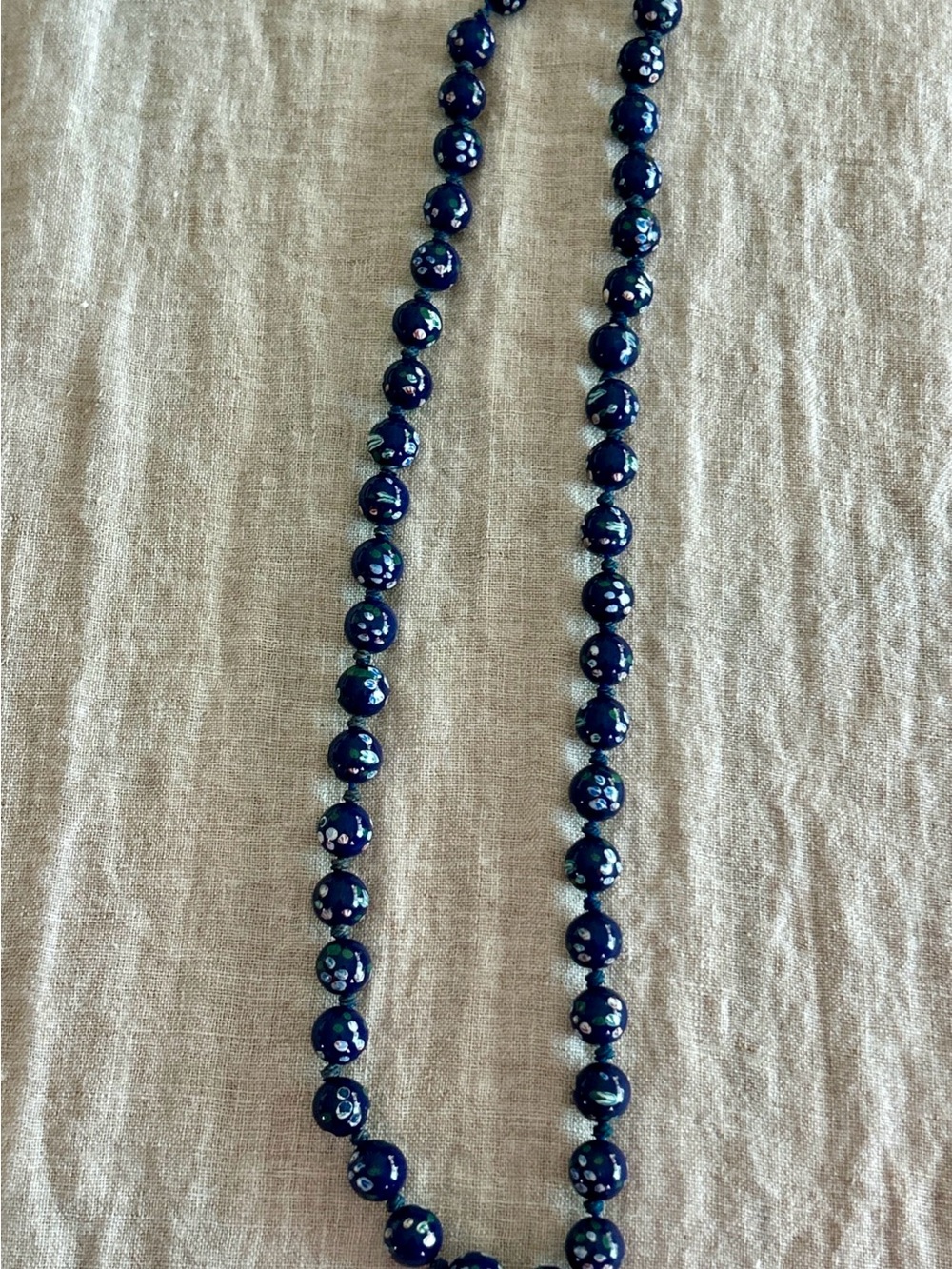 CHINESE VINTAGE BLUE HAND PAINTED PORCELAIN KNOTTED NECKLACE 24” WITH CLASP - Picture 3 of 8